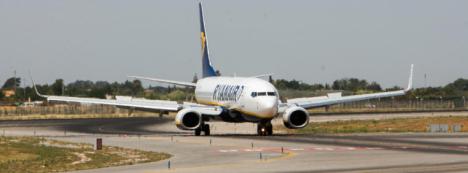 Ryanair ofrece hasta la medianoche de hoy cien mil billetes desde 5 euros para volar en enero desde Alicante