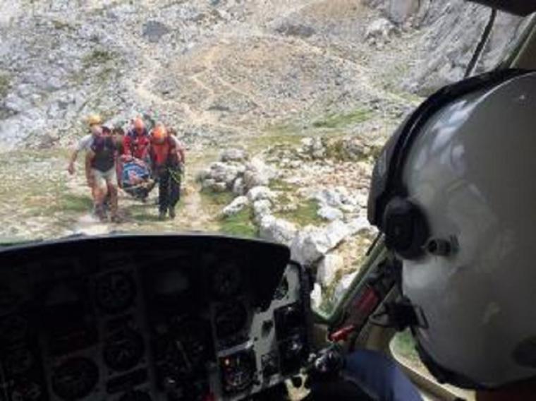 Rescatado un montañero de 55 años tras resultar herido mientras ascendía un pico en Cantabria