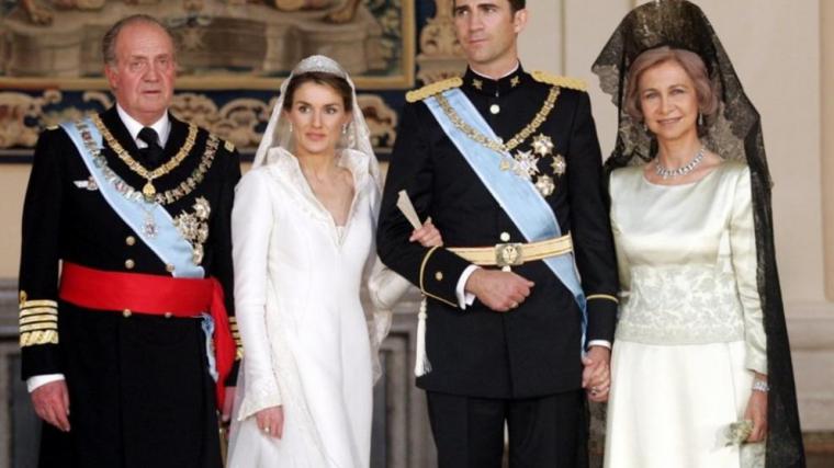 Dos reyes, doble gasto. Felipe VI ganará 242.000€; don Juan Carlos, 194.000€