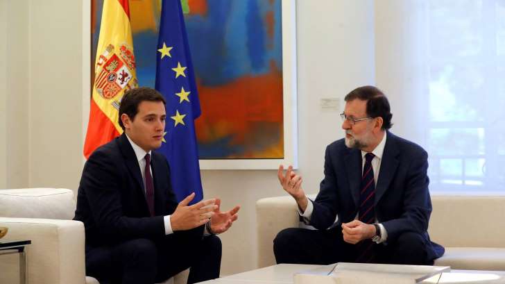 Rivera pide a Rajoy actuar ya y aplicar el 155 mientra Quim Torra promete el cargo omitiendo al Rey y la Constitución