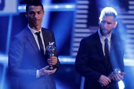 Cristiano Ronaldo gana el premio The Best 2017 y se consolida como el mejor jugador del mundo
 

 
