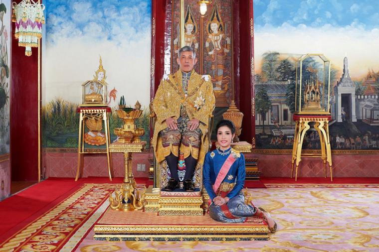 Se llama Sineenat Wongvajirapakdi, es la amante oficial del rey Vajiralongkorn de Tailandia 