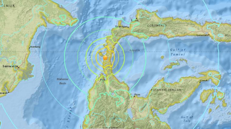 Tsunami en Indonesia tras un terremoto de 7,5 grados
