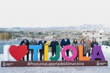 Tíjola estrena aparcamiento y nueva plaza en su centro comercial abierto