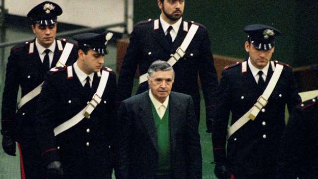 Totó Riina, el 'capo de los capos' que dirigió la mafia siciliana de la Cosa Nostra,ha muerto a los 87 años