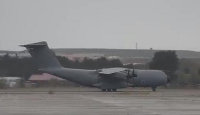 Un avión del Ejército del Aire ha llegado a Madrid con 14 toneladas de material sanitario