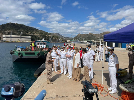 Excelente trabajo de coordinación entre la Armada y organismos civiles para garantizar la Seguridad Marítima en un ejercicio de emergencia y buceo en aguas contaminadas celebrado en Cartagena.