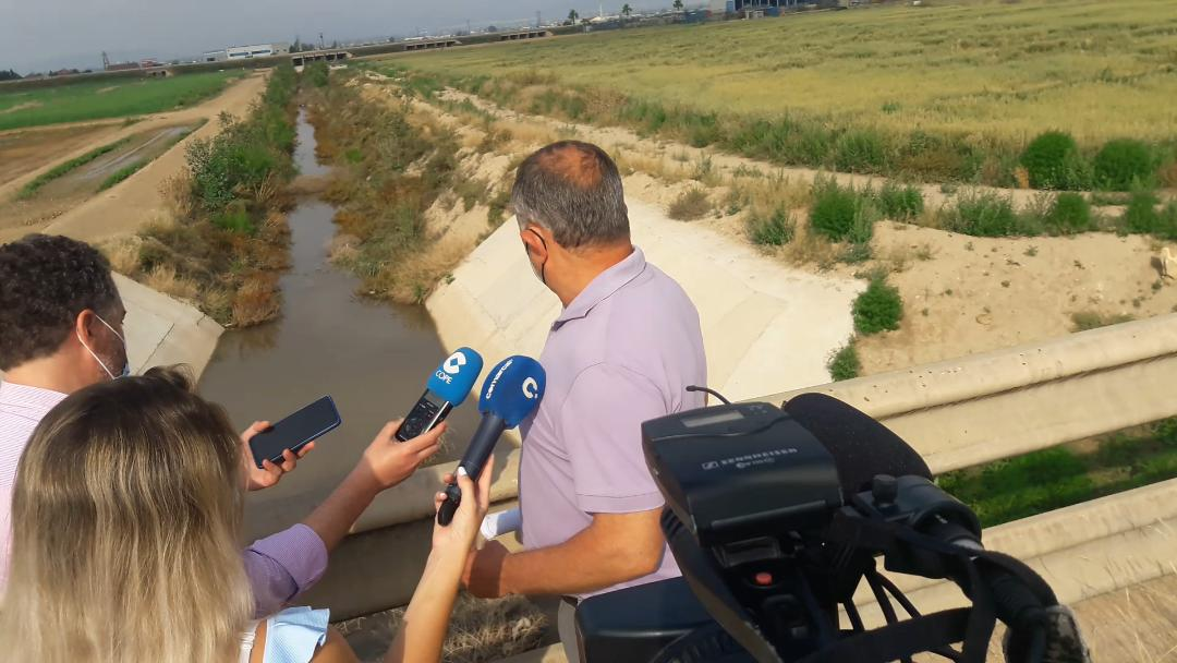 PP:”La falta de mantenimiento del canal de evacuación de la rambla de Biznaga en los últimos dos años provoca la obstrucción del cauce entre Purias y Campillo”