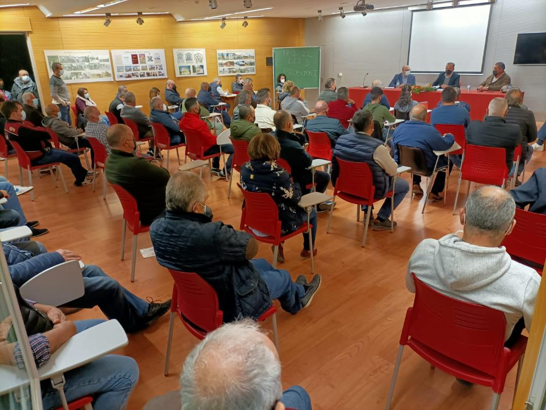 Adespolorca celebra una sesión informativa sobre el proyecto de Gesalor para construir una planta en Lorca que convertiría un millón de metros cúbicos de purines en abono de calidad