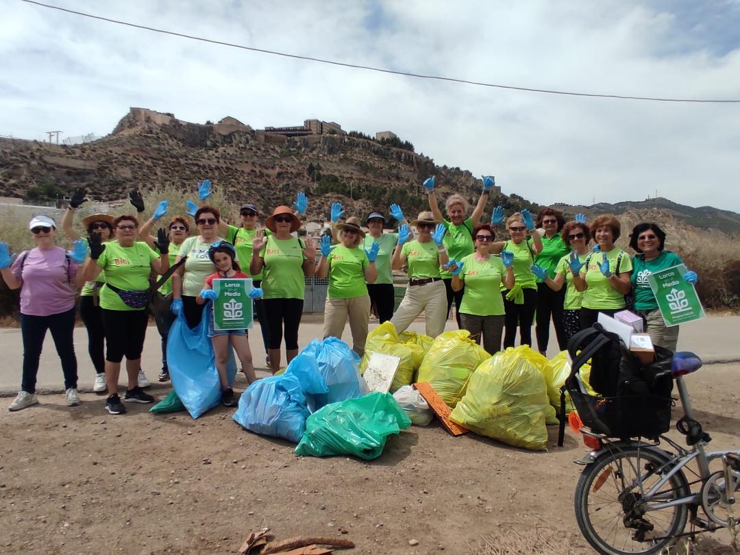 El ‘Proyecto CAUCE’ en colaboración con la Concejalía de Medio Ambiente y LIMUSA organiza una recogida de basura en el entorno urbano del cauce del Río Guadalentín