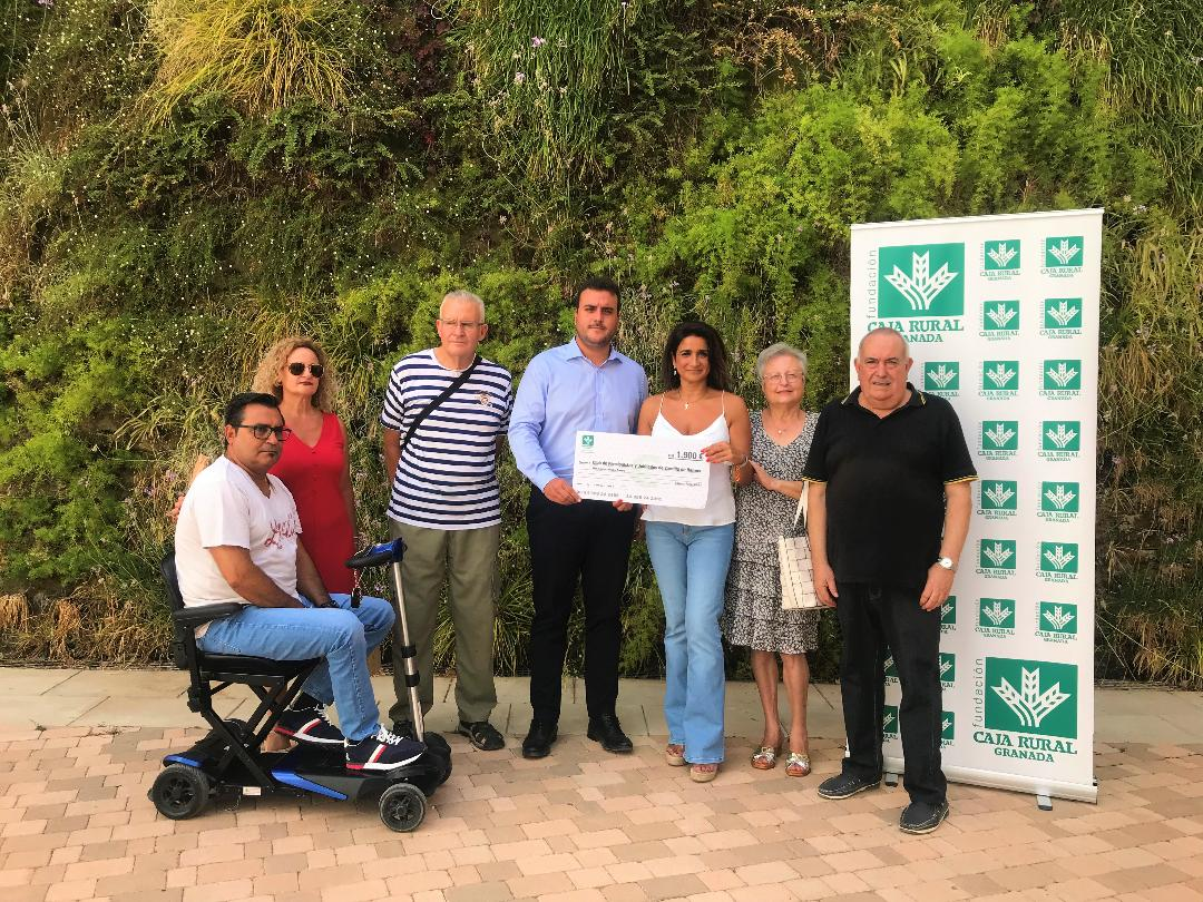 La Asociación del mayor de Zarcilla de Ramos recibe 100 sillas donadas por la Fundación 'Caja Rural de Granada'