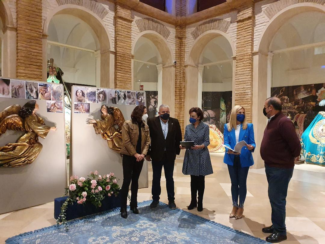 El Ayuntamiento de Lorca entrega al Paso Azul los dos ángeles pertenecientes al antiguo trono de la Santísima Virgen de los Dolores recuperados por el Taller de Restauración municipal