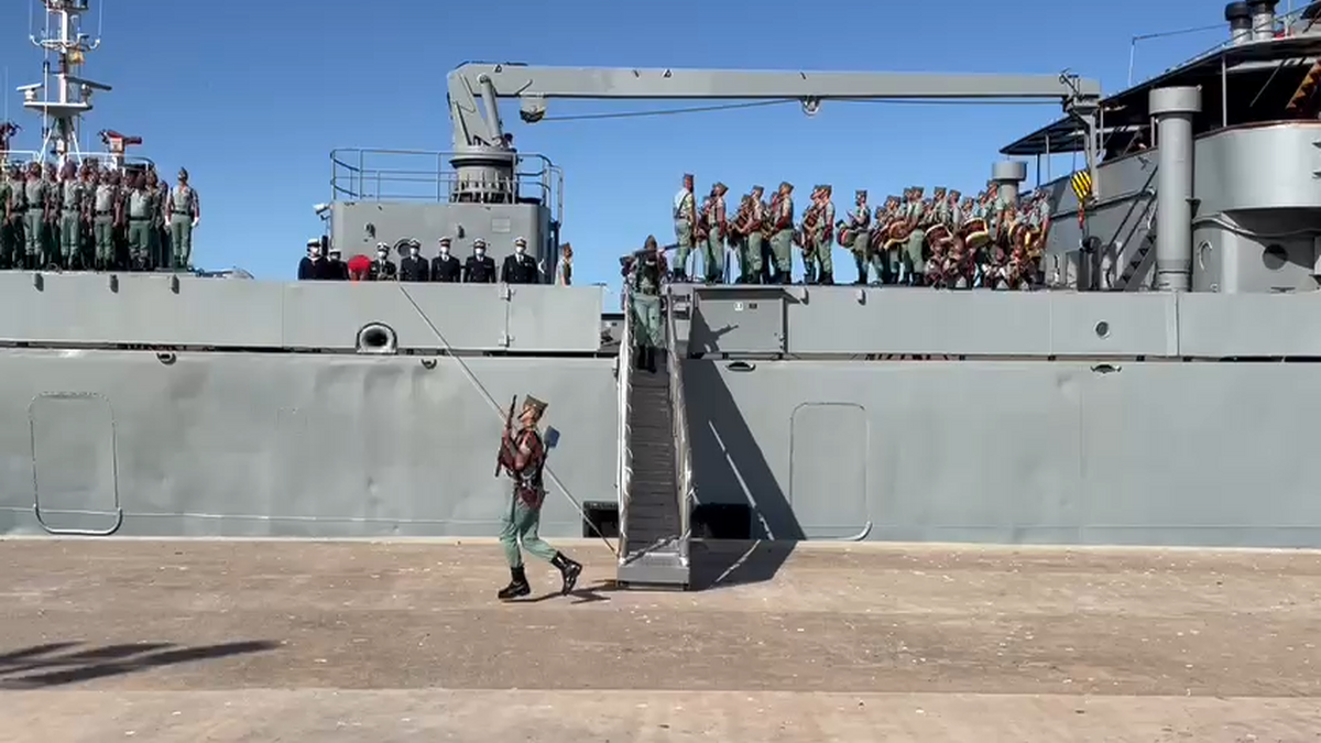 La llegada del buque “Contramaestre Casado” a Málaga con 139 legionarios del Tercio “Gran Capitán” de Melilla inicia los actos programados para hoy Jueves Santo por la Congregación de Mena