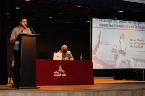 El historiador aguileño Pedro Javier López presenta el catálogo de fosas de la Guerra Civil y la represión franquista en Águilas