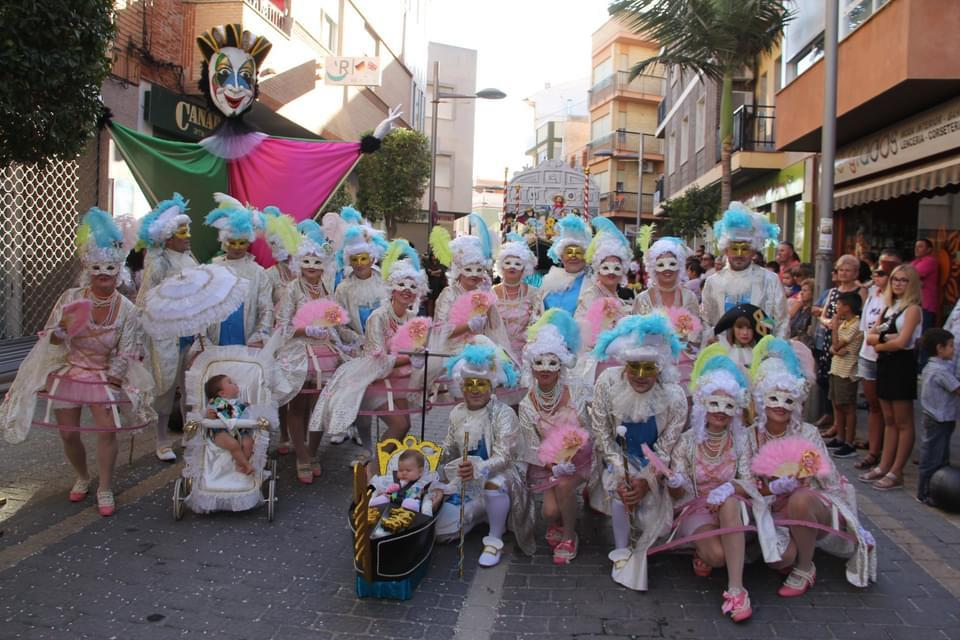 Puerto Lumbreras homenajea a su tradicional desfile de carrozas con una exposición fotográfica que recorre la historia de este emblemático evento