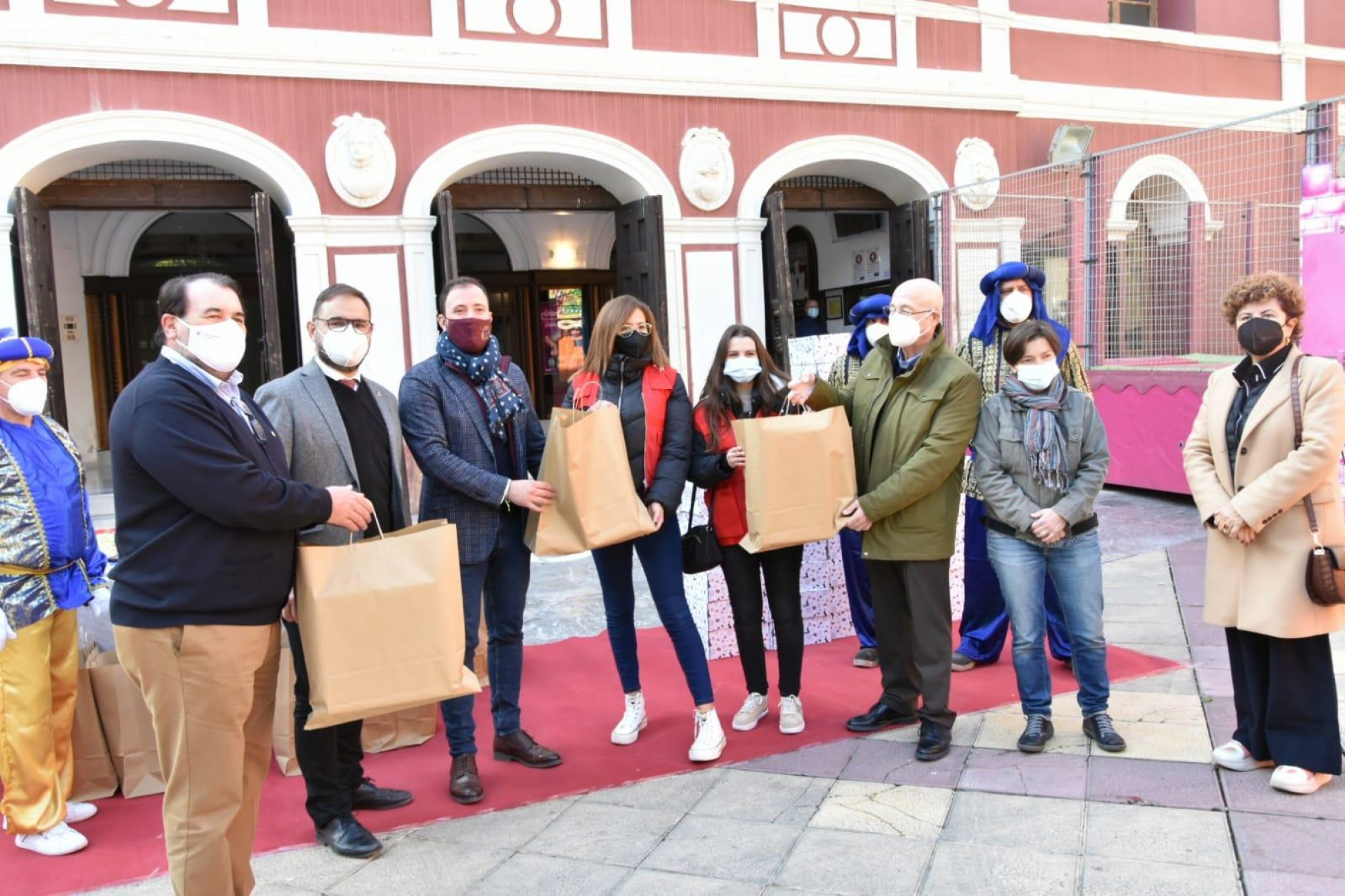 Los trabajadores de Aguas de Lorca donan 70 cestas navideñas para que el Ayuntamiento las entregue a las familias que más lo necesitan
 