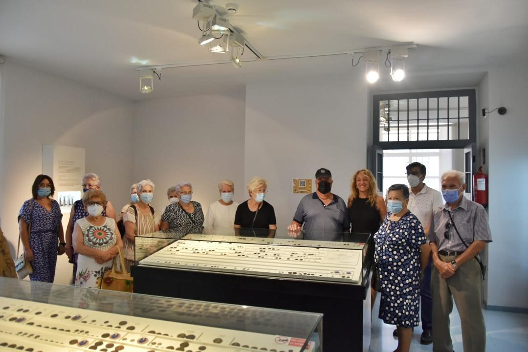 Los participantes de la ‘I Escuela de Verano Senior’, organizada por la Concejalía de Política del Mayor, visitan el Museo Arqueológico de Lorca