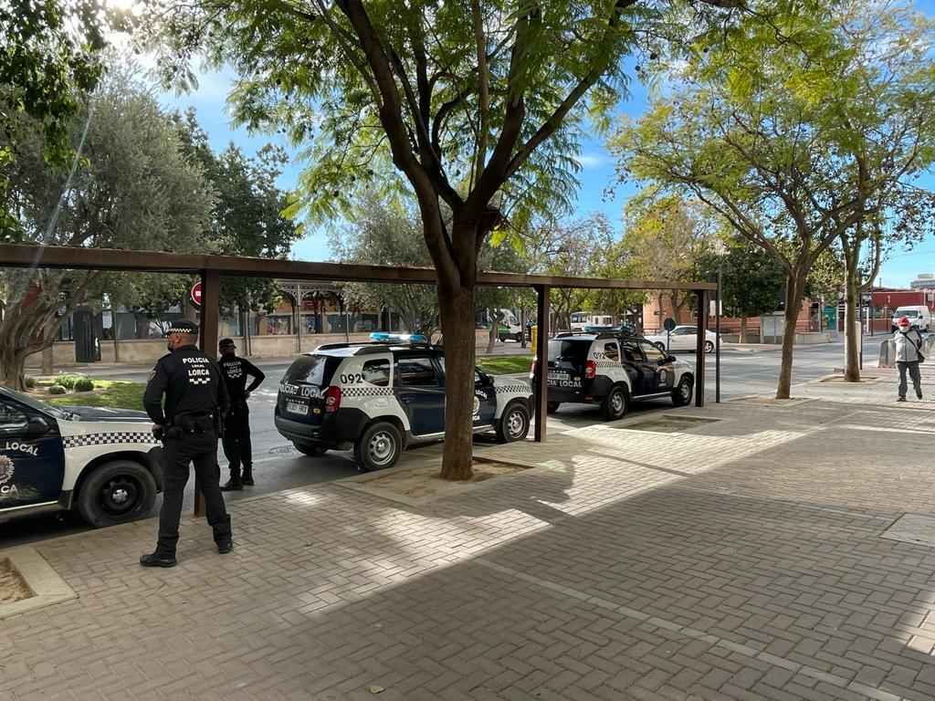 La Policía Local de Lorca detiene a una mujer sobre la que pesaba una orden de detención en vigor procedente de un Juzgado de Murcia