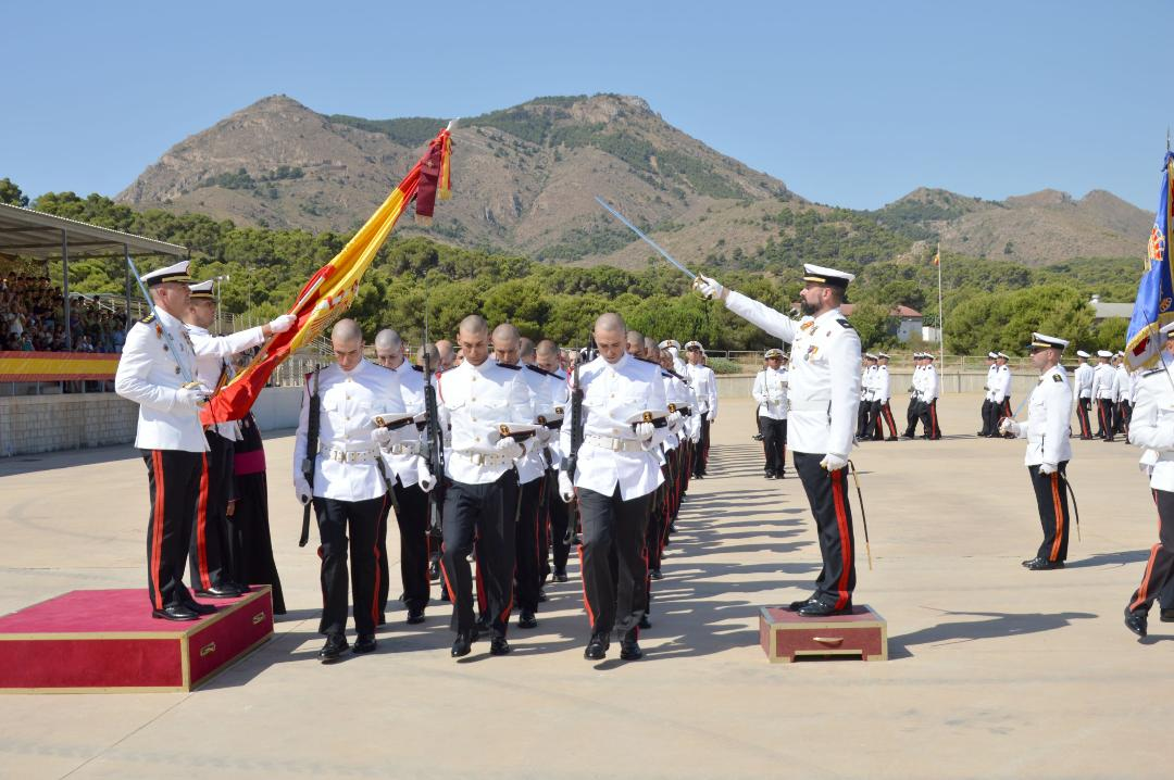 Jura de Bandera en la Escuela de Infantería de Marina “General Albacete y Fuster”. 96 aspirantes a soldado profesional se comprometen con España