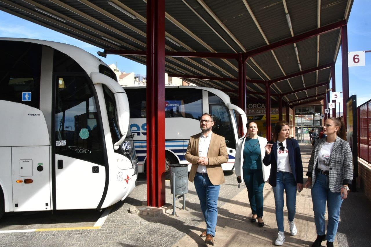 El Ayuntamiento de Lorca moderniza el servicio de autobús urbano instalando nueve paneles digitales que informarán del tiempo de llegada de los vehículos