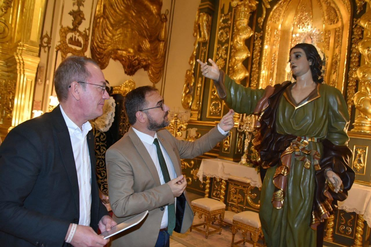 El Ayuntamiento de Lorca entrega al Paso Blanco las imágenes de “San Juan Evangelista” y “la Verónica” tras los trabajos de conservación realizados por el Taller de Restauración Municipal