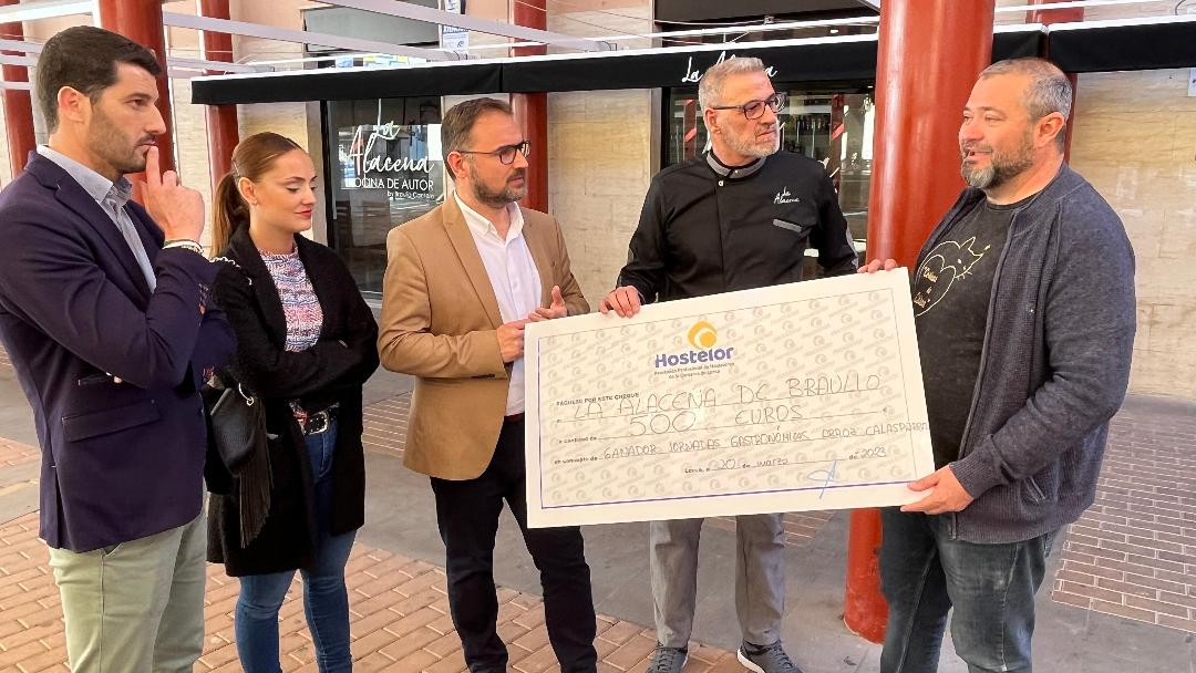 Restaurante “La Alacena” dona su premio en las Jornadas Gastronómicas del Arroz de Calasparra en Lorca, a la investigación del cáncer infantil