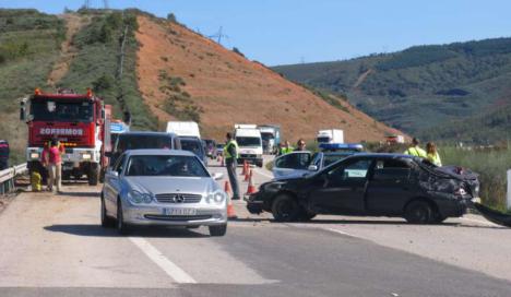 Cinco muertos en Utrera, al chocar un camión con una furgoneta