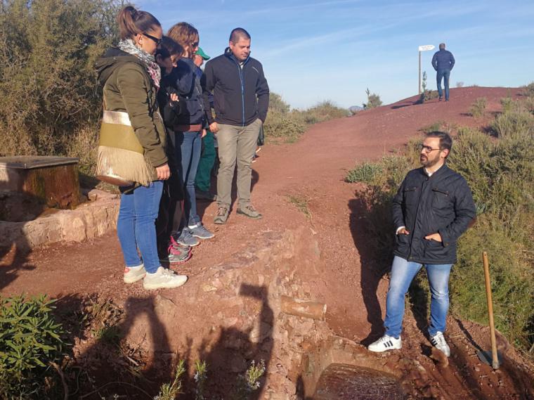 El Alcalde de Lorca, Diego José Mateos, visita la recién rehabilitada ruta senderista a ‘El Cejo de los Enamorados’