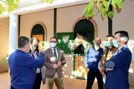 El Alcalde de Lorca ha destacado que “queremos consolidar Lorca como único municipio de todo el levante español que cuenta con un convenio para prestar este tipo de servicios para la ganadería equina del Ejército”
