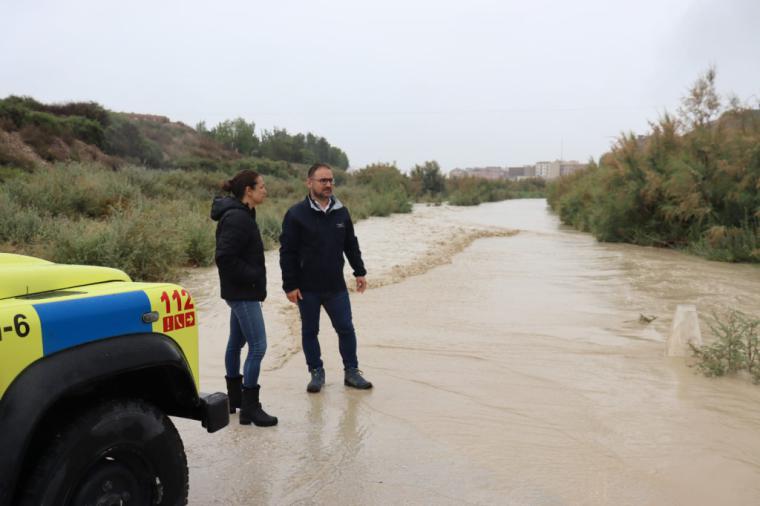 El temporal de lluvia en Lorca no ocasiona incidencias graves y deja en las últimas horas 60 litros por metro cuadrado