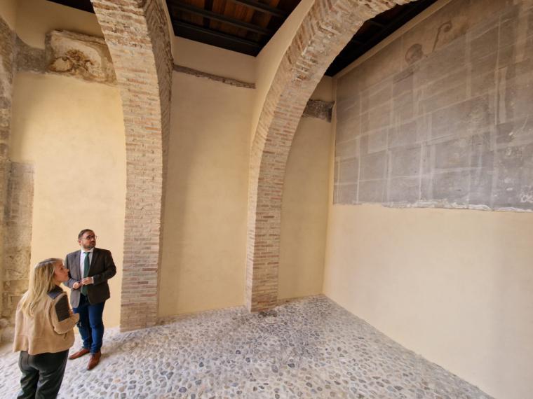 El alcalde de Lorca visita el porche de San Antonio tras la reciente actuación de urgencia realizada por el Consistorio debido a los desperfectos provocados por la lluvia