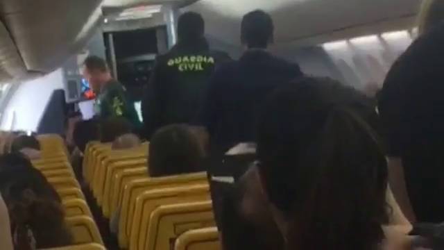El vuelo Alicante -Dublín tuvo que ser desviado a Santander por culpa de una pasajera